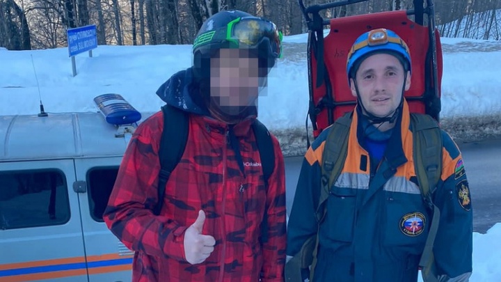 Красноярский турист застрял в сугробах Красной Поляны и, выбившись из сил, вызвал спасателей