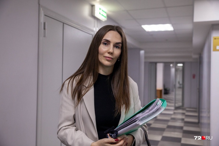 Она заявила, что будет принимать «правовые» меры, но не уточнила, какие именно Она заявила, что будет принимать «правовые» меры, но не уточнила, какие именно