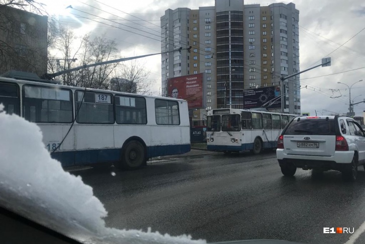 Троллейбусы обездвижены Троллейбусы обездвижены
