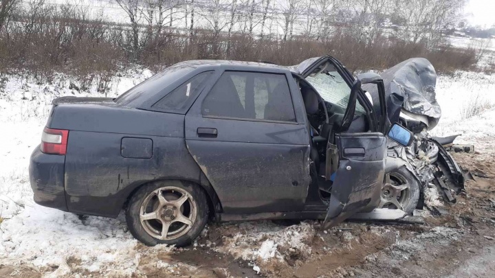 Лобовое столкновение: пять человек пострадали в массовой аварии на трассе в Дивеевском районе