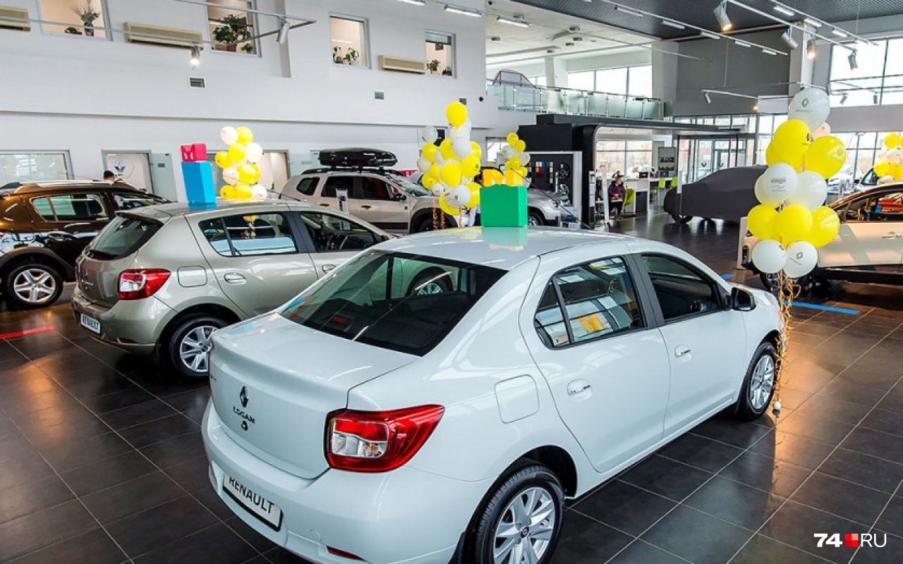А вот с Renault ситуация крайне неопределенная: после анонса возможного ухода компания остановила свой завод в Москве (делал кроссоверы Duster и близкие к нему модели). Renault Logan и Sandero собирали на АВТОВАЗе, но их будущее также туманно А вот с Renault ситуация крайне неопределенная: после анонса возможного ухода компания остановила свой завод в Москве (делал кроссоверы Duster и близкие к нему модели). Renault Logan и Sandero собирали на АВТОВАЗе, но их будущее также туманно
