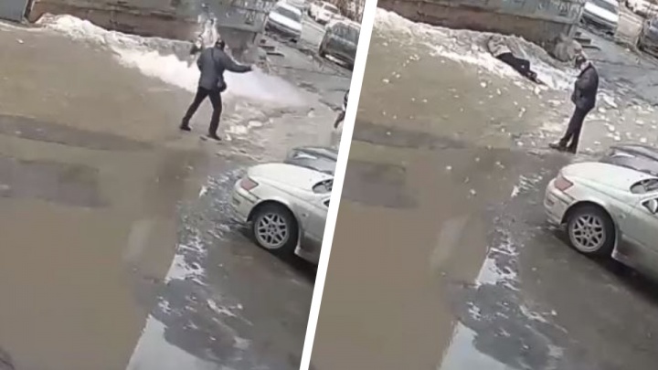 Вторая глыба за день упала на прохожую в Новосибирске: инцидент на Маркса попал на видео