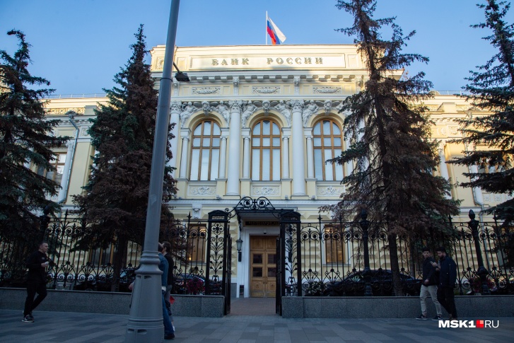Центробанк будет выяснять, соответствовало ли введение комиссий условиям заключенных договоров с клиентами Центробанк будет выяснять, соответствовало ли введение комиссий условиям заключенных договоров с клиентами