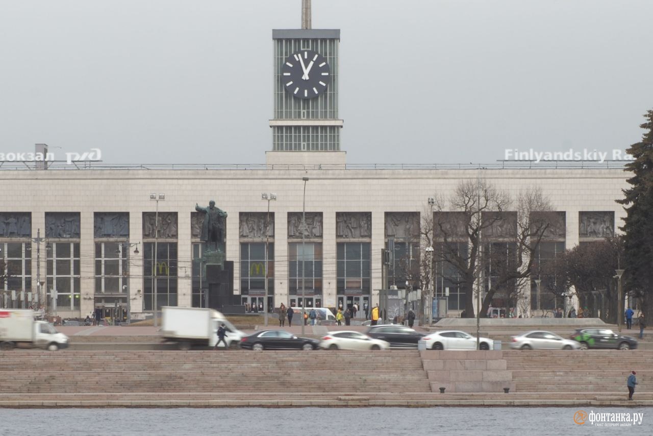 На башенные часы Финляндского вокзала вернулись стрелки