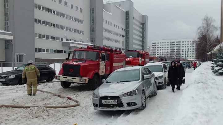 В Уфе из-за пожара в онкодиспансере эвакуировали 385 человек