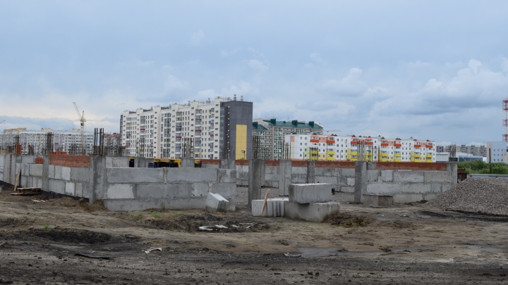 Как строят в школу на 1500 мест в Заозерном? 10 фотографий со стройплощадки