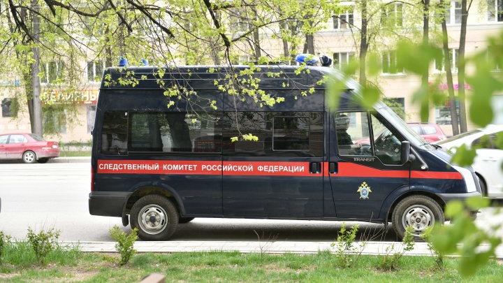 В Свердловской области тела двух братьев нашли в машине, она была закрыта