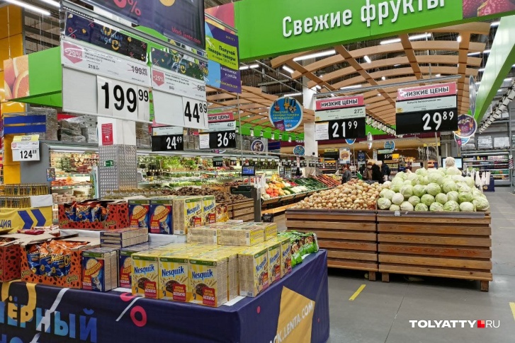 Цены на продукты в супермаркетах зависят от урожая и сезона. Цены на продукты в супермаркетах зависят от урожая и сезона.