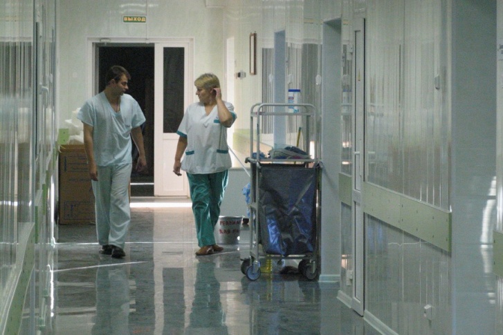 В ХМАО сокращается число коек в ковидных госпиталях, остальные медучреждения возвращаются к привычному графику работы