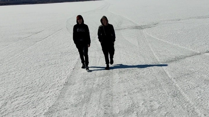 На Красноярском море спасли двух подростков, гулявших по льду