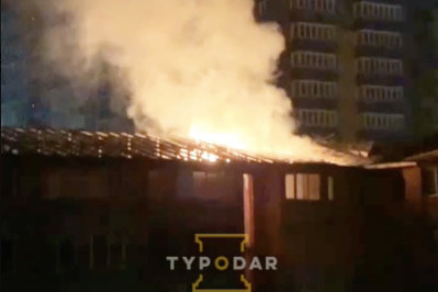 В Краснодаре загорелась крыша многоэтажки в Музыкальном микрорайоне