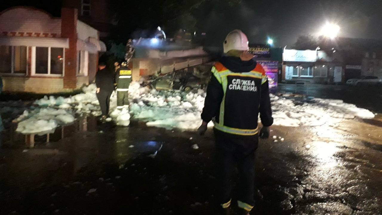 «Лада» влетела в остановку в Саратовской области, в огне погибли трое
