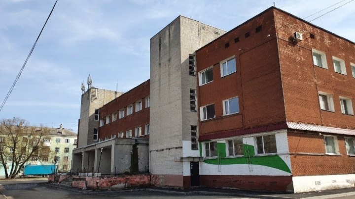 На месте бани в центре Ярославля протаскивают стройку жилого дома