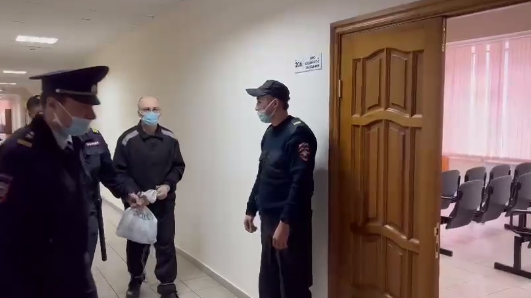 В Центральном суде Тольятти начались прения по делу Олега Рылькова
