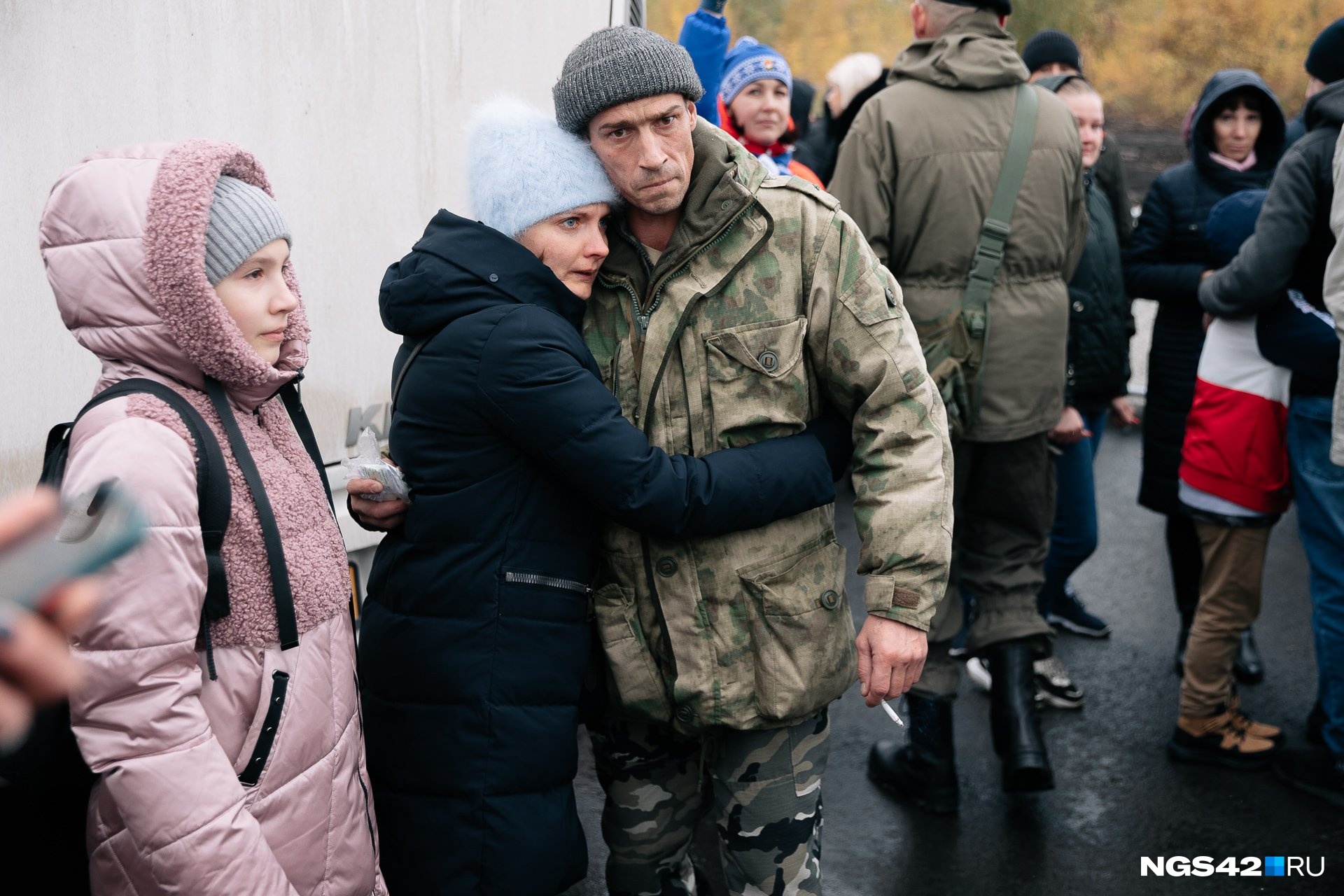 Власти Кузбасса пообещали мобилизованным, что после возвращения их вновь соберут на площади, чтобы отметить это событие. «Вообще я не пью, но с вами выпью. Главное, возвращайтесь живыми», — сказал местный губернатор Сергей Цивилев