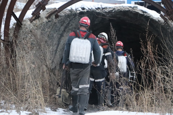 Горноспасатели обследуют шахту