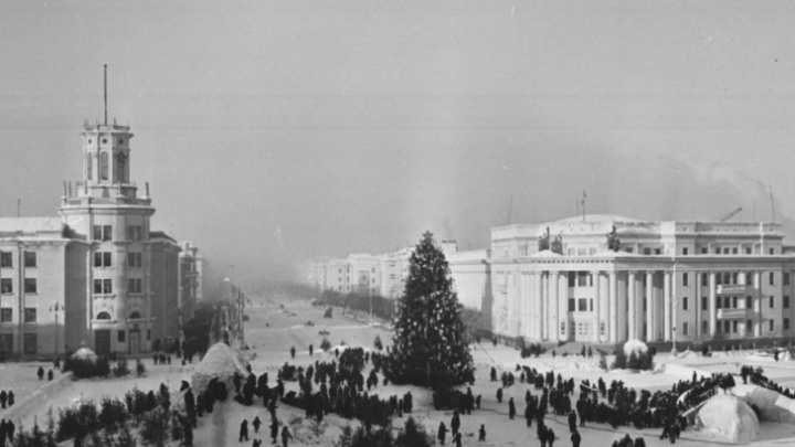Огромные горки и первая елка: 27 ретроснимков новогоднего Кемерова