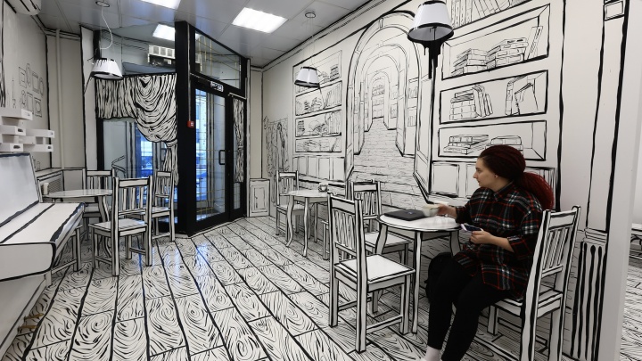 В центре Челябинска открылось 2D-кафе, как будто нарисованное ручкой на бумаге