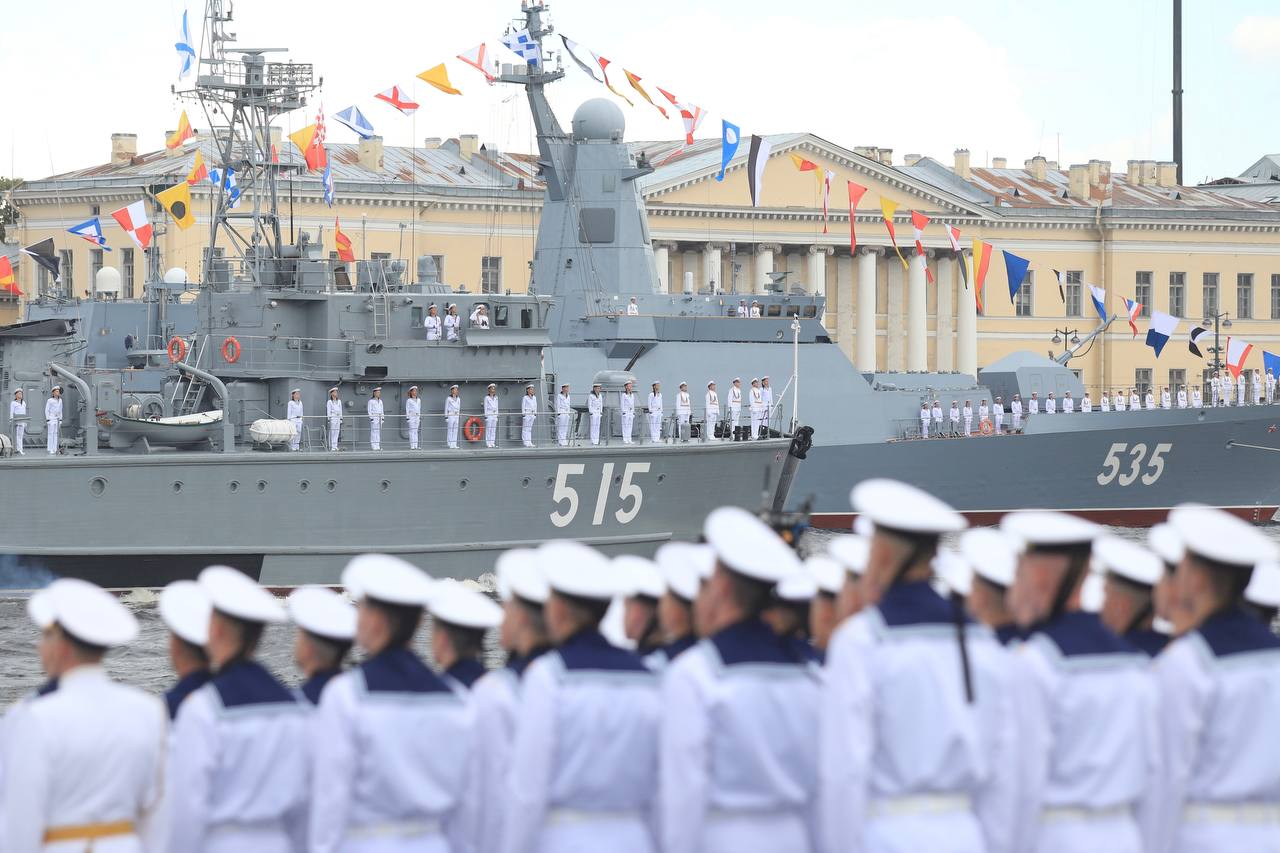 Главный военно-морской парад в День ВМФ — в объективе «Фонтанки». Посмотрите, как это было