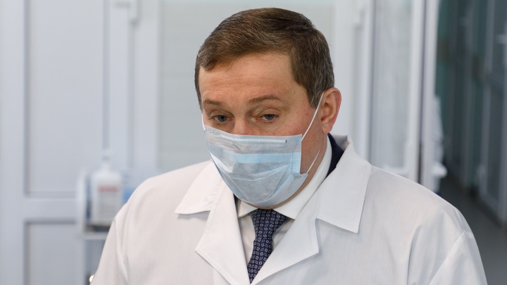 Омикрон бьет по детям: Андрей Бочаров приказал готовиться к резкому росту пациентов с COVID-19