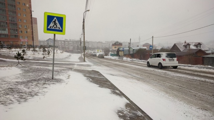 12 аварий произошло на дорогах Иркутска после снегопада утром 25 апреля