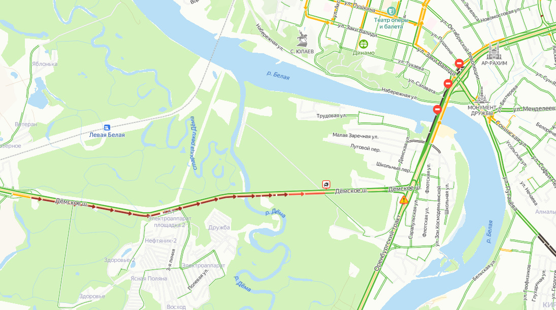 Демское шоссе от микрорайона Яркого до въезда в Уфу почти полностью стоит