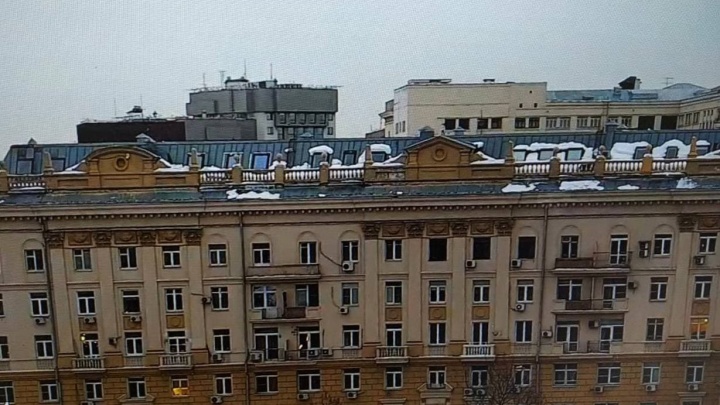 «Перелом позвоночника, разрыв легких и печени»: ледяные глыбы падают на москвичей