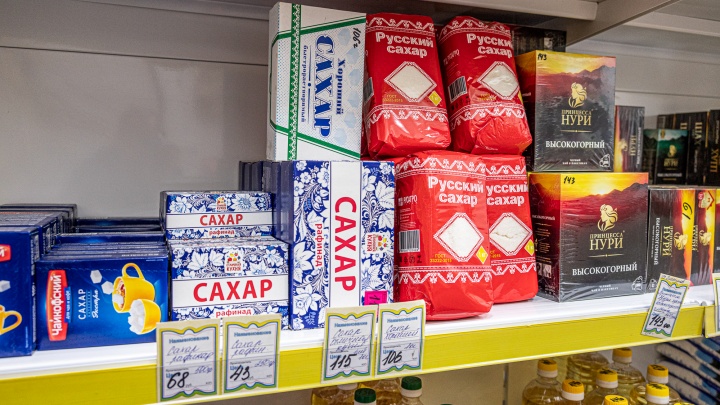 Власти Кузбасса ограничили продажу сахара в одни руки. Объясняем, с чем это связано
