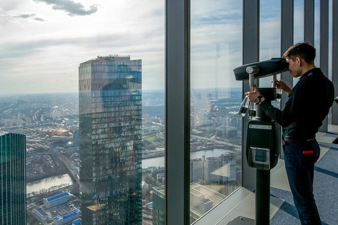 В башне «Федерация» комплекса «Москва-Сити» в 360 метрах от земли расположена самая высокая в Европе смотровая площадка