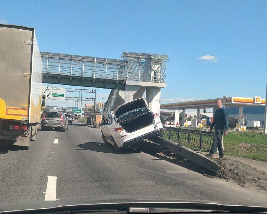 Пробка на киевском шоссе сейчас причина. Авария на Киевском шоссе сегодня в СПБ 08.12.2022. Авария на Санкт-Петербургском шоссе сейчас. Авария на Пулковском шоссе сегодня.