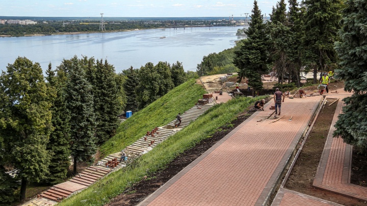 Лестницу в Александровском саду Нижнего Новгорода закрыли из-за схода грунта