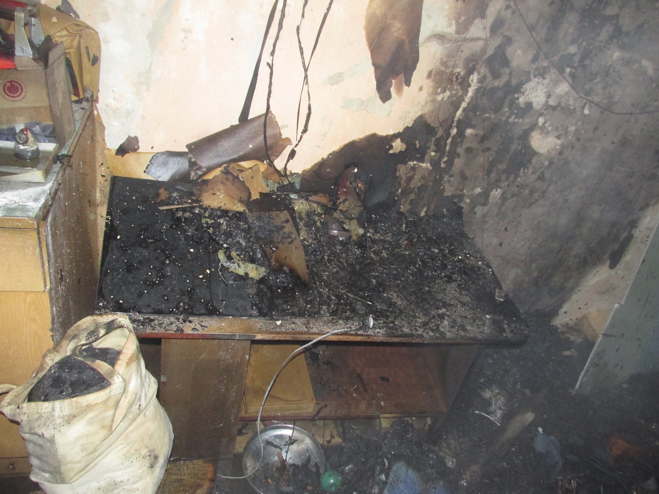 Огонь уничтожил мебель на площади 5 квадратных метров