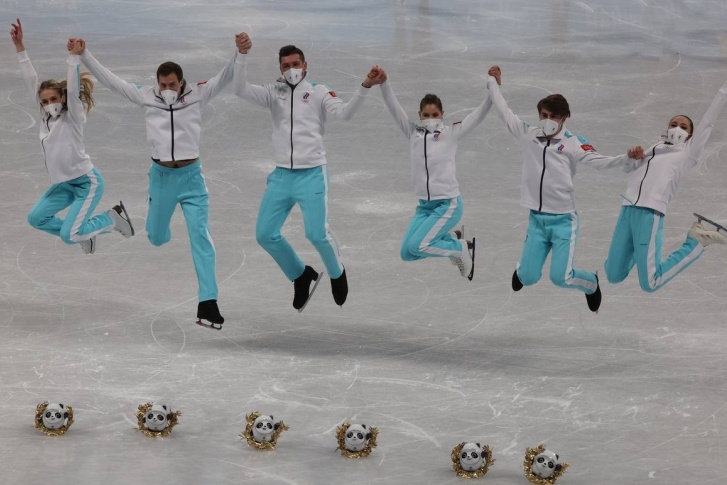 Российские фигуристы заняли первое место в командных соревнованиях, но награждать их не будут