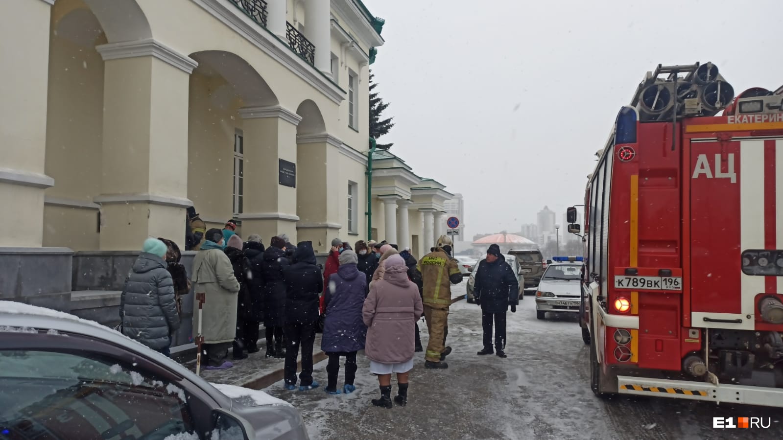 В центре Екатеринбурга эвакуировали сотрудников и пациентов больницы