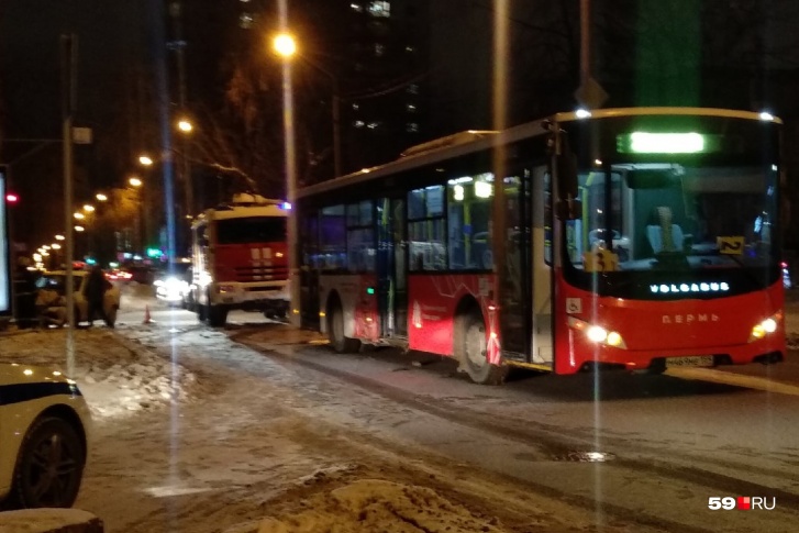 что случилось на шоссе космонавтов в перми сегодня. Смотреть фото что случилось на шоссе космонавтов в перми сегодня. Смотреть картинку что случилось на шоссе космонавтов в перми сегодня. Картинка про что случилось на шоссе космонавтов в перми сегодня. Фото что случилось на шоссе космонавтов в перми сегодня