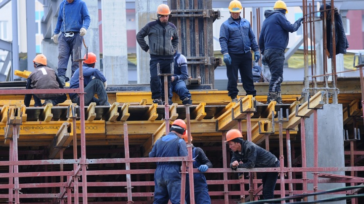 «Это всё-таки безвыходная ситуация»: Екатеринбург рискует остаться без мигрантов-строителей