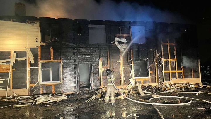 Многоквартирник в Мальково поджег один из жителей. В пожаре пострадали три человека