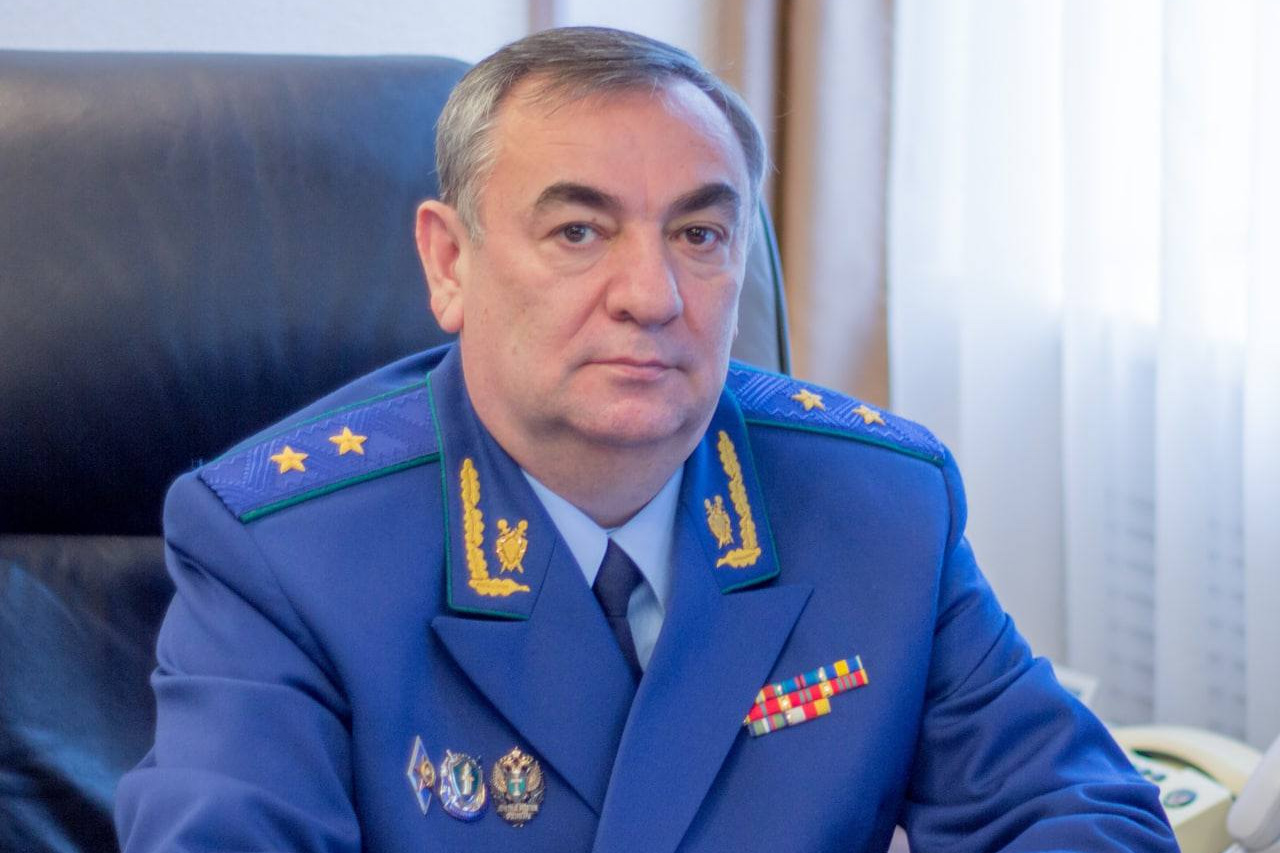 Карен Габриелян <a href="https://74.ru/text/gorod/2021/05/26/69936437/" class="_ io-leave-page" target="_blank">возглавил</a> региональное ведомство год назад, в мае <nobr class="_">2021-го</nobr>. Родом он из Нагорно-Карабахской автономной области Карен Габриелян <a href="https://74.ru/text/gorod/2021/05/26/69936437/" class="_ io-leave-page" target="_blank">возглавил</a> региональное ведомство год назад, в мае <nobr class="_">2021-го</nobr>. Родом он из Нагорно-Карабахской автономной области