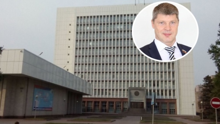 Новосибирского депутата лишили мандата — ранее он был осужден за мошенничество