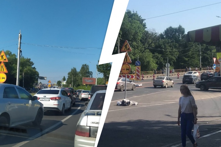 Люди идут пешком по мосту Люди идут пешком по мосту
