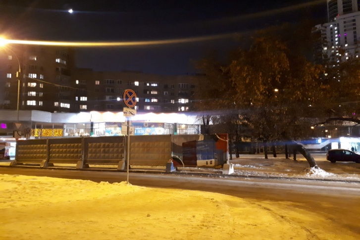 Жители Екатеринбурга заинтересовались, зачем здесь устанавливают забор