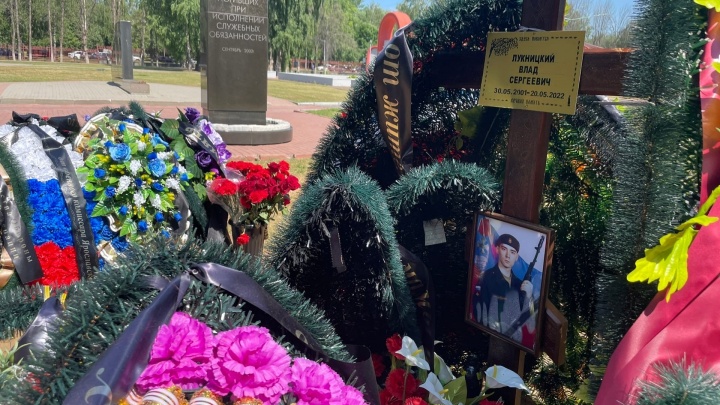 Тихо и незаметно: в Ярославле похоронили 21-летнего военного, погибшего на границе с Украиной