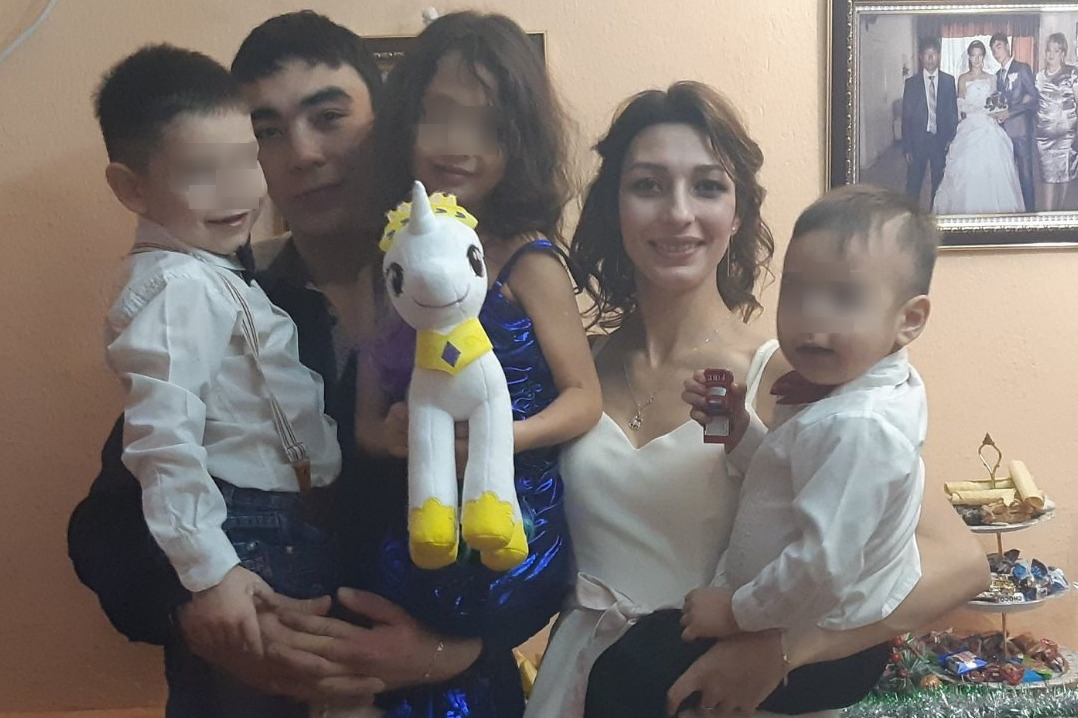 «Пуля попала в живот»: свекровь свердловчанки, погибшей в Казахстане, — о случившейся трагедии