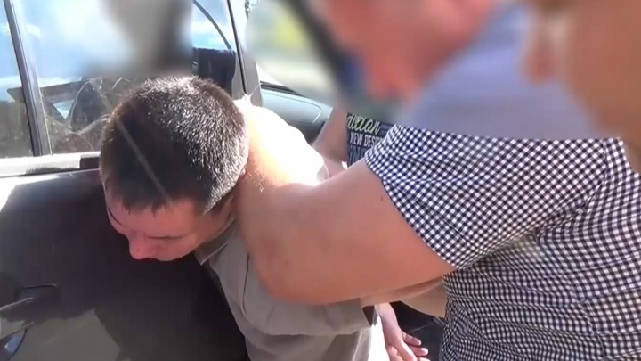 Жесткое задержание: ФСБ опубликовала видео с поимкой жителя Башкирии, который пытался замять уголовное дело о краже рельсов
