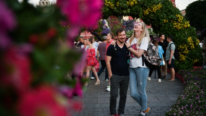 Фиалки, розы и улыбки: москвичи утопают в «Цветочном джеме». Фоторепортаж