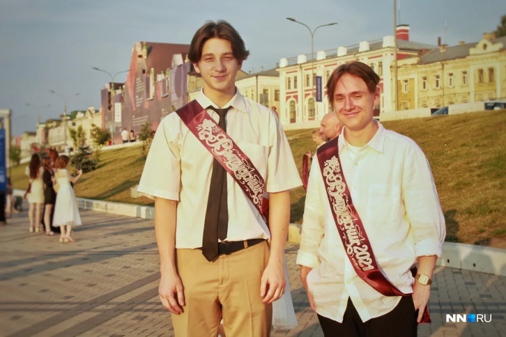 В прошлом году выпускники отмечали праздник прогулками по городу В прошлом году выпускники отмечали праздник прогулками по городу