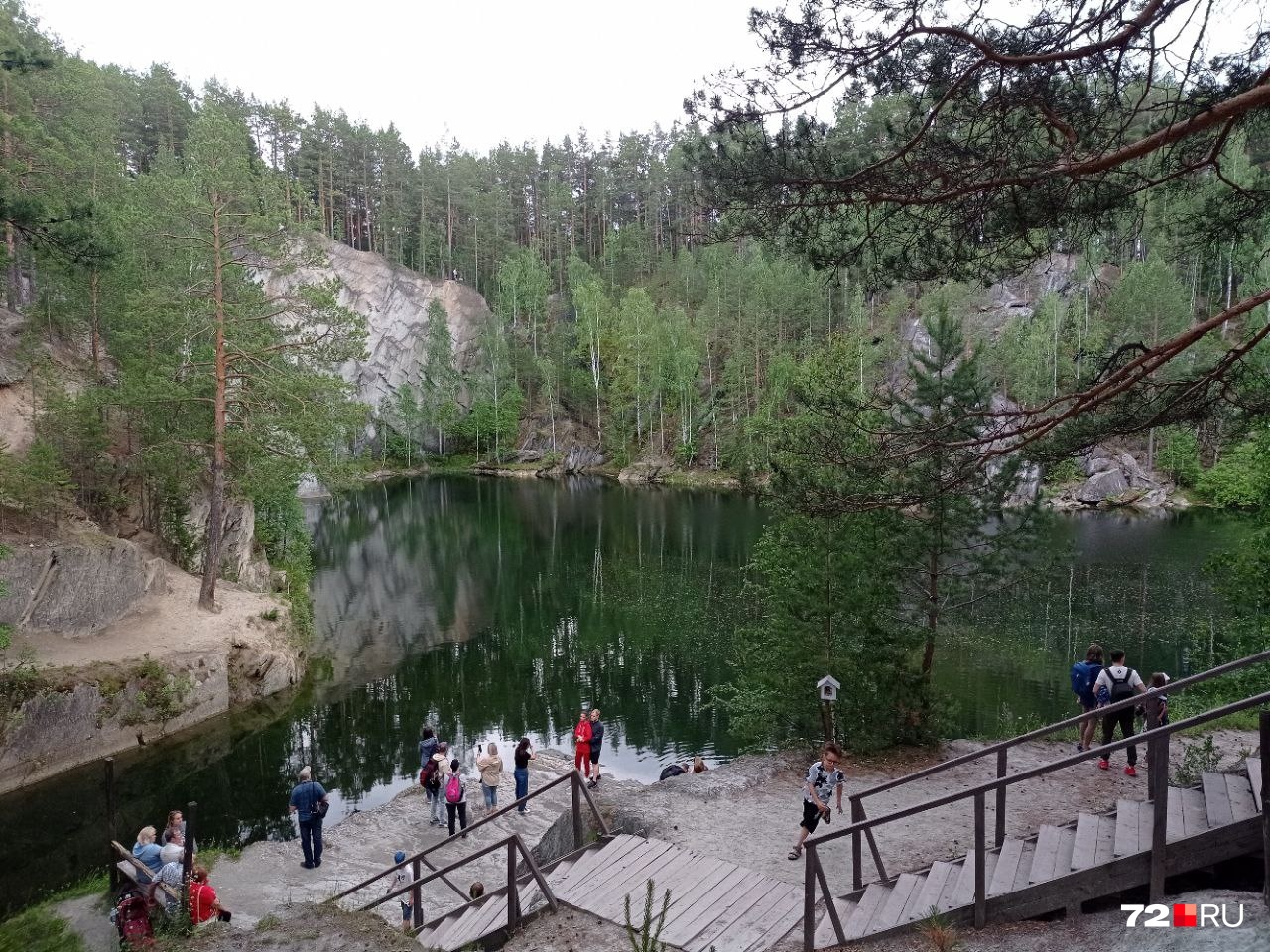 Подходы к озеру сделаны для людей — даже не скользко Подходы к озеру сделаны для людей — даже не скользко