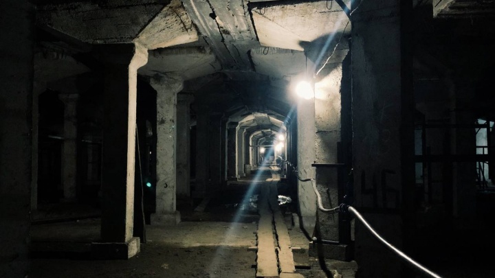 «Коммуникации были построены в 60-х годах»: смотрим, как выглядит подземелье на Кабане в Казани