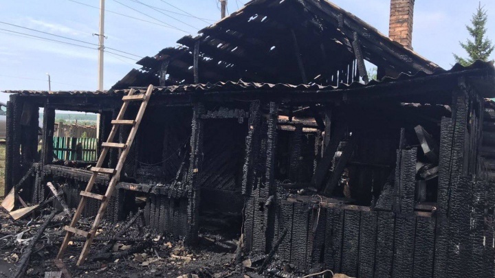Спряталась в шкафу: стали известны трагические подробности гибели 5-летней девочки на пожаре в Ужуре