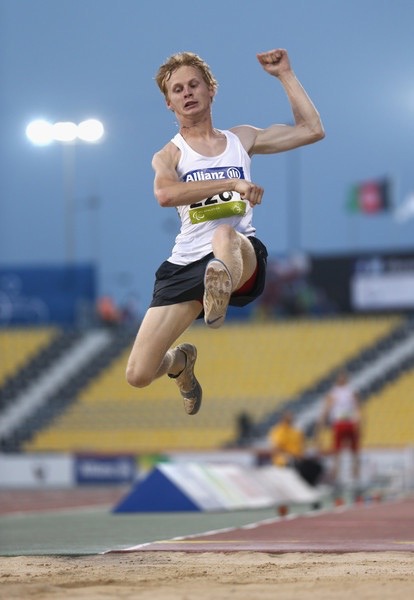 На Паралимпиаде Евгений установил новый рекорд, прыгнув на 5 метров и 76 сантиметров